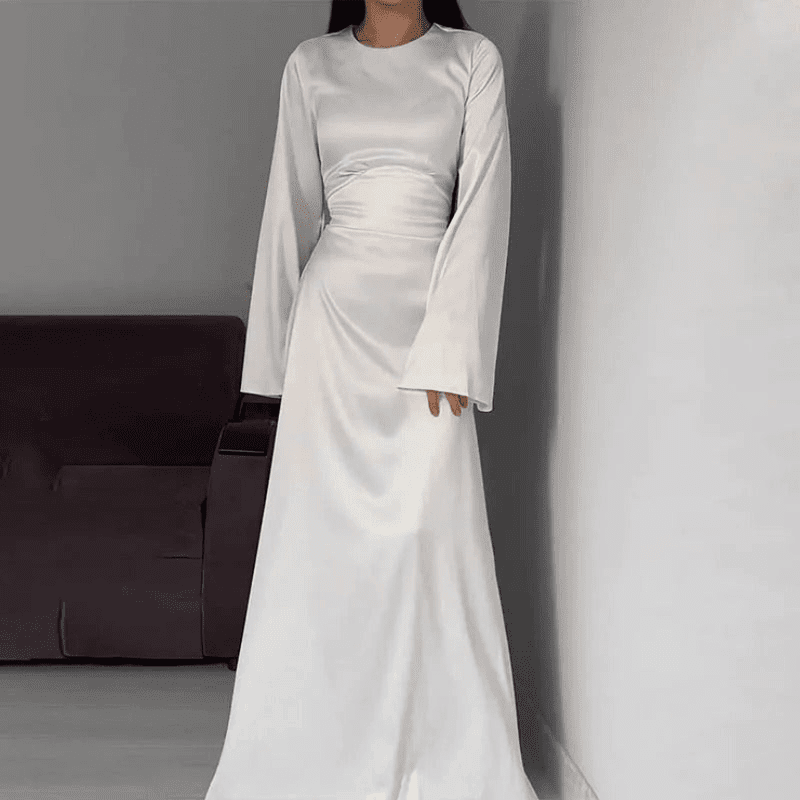 Allsidig lang festkjole, ideell som bryllupskjole, ballkjole eller elegant kveldsantrekk for kvinner.