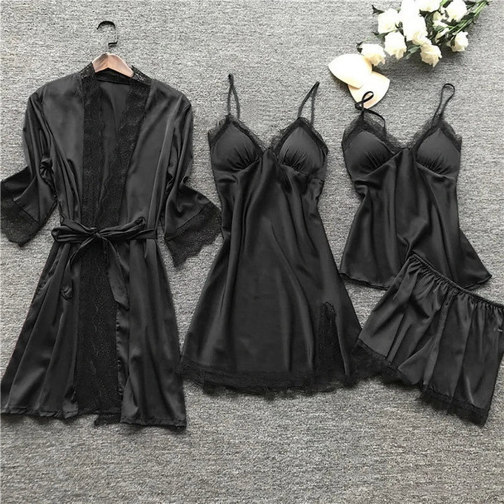 Komfortabel og stilig damepyjamas med blonder, ideell som todelt loungewear for avslappende kvelder.