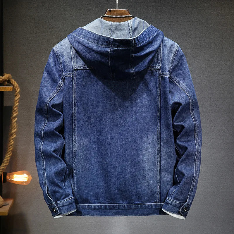 Herre denim hettejakke i mørkeblå. Komfortabel og stilfull vår-/høstjakke for uformelle anledninger.