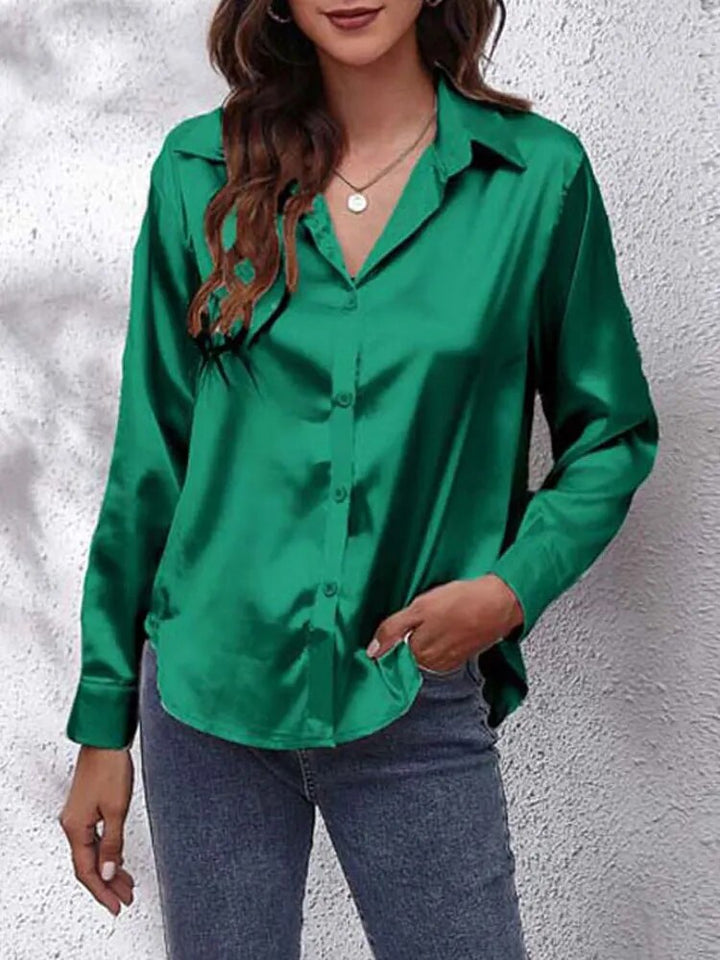 Allsidig dame skjorte, ideell for kontor, fritid eller fest. Moderne design gir en stilfull og komfortabel look.
