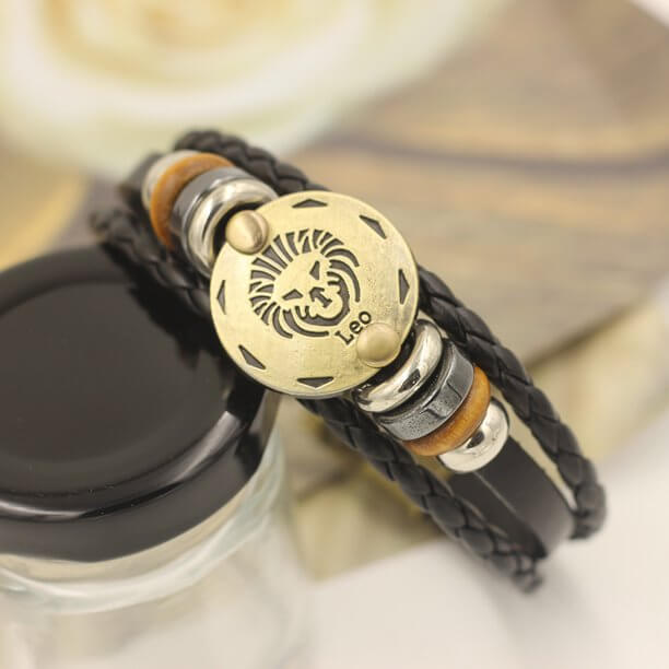 Mote armbånd i flerlags skinn med stjernetegn for kvinner. Fremhev din personlige stil og tro.
