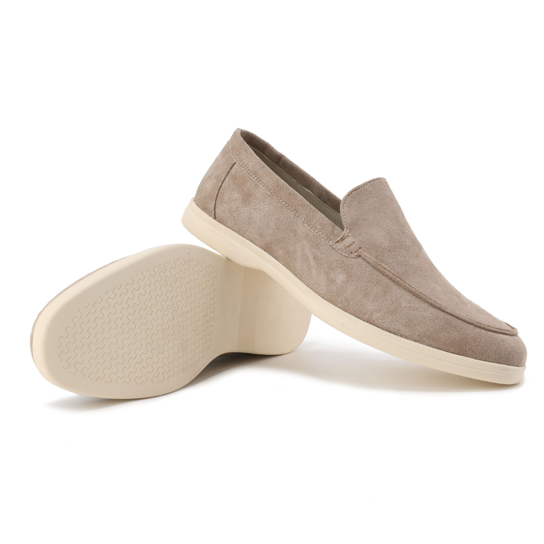Oversikt over menns slip-on loafers, fremhever enkel påkledning. Perfekt for hektiske dager.