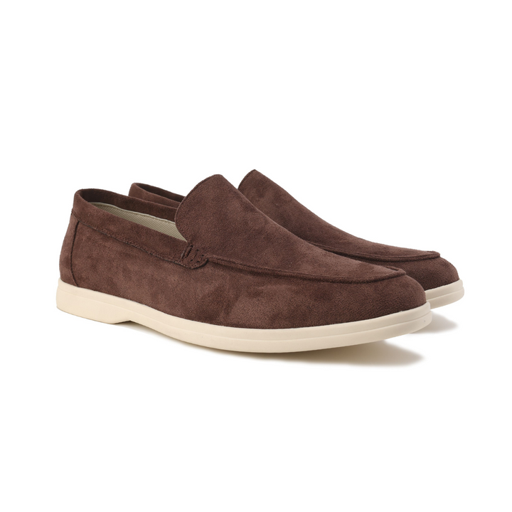Brune slip-on loafers for menn, perfekt for et elegant hverdagsantrekk. Stilige og allsidige.