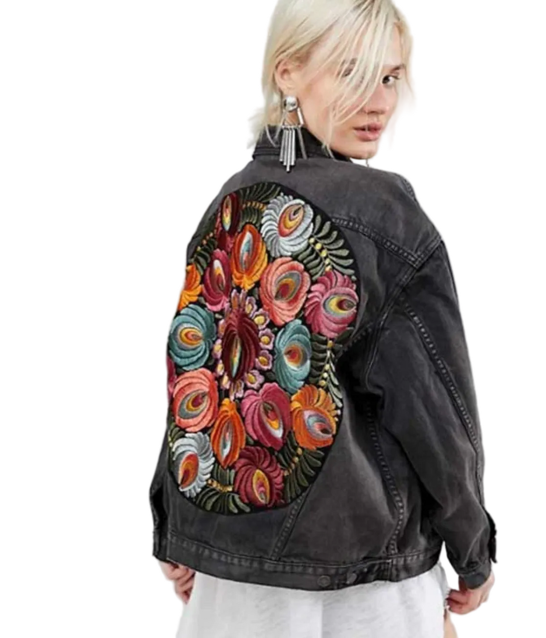 Stilig grå damejeansjakke med grønt blomstertrykk, perfekt for vår og sommer. Trendy yttertøy.