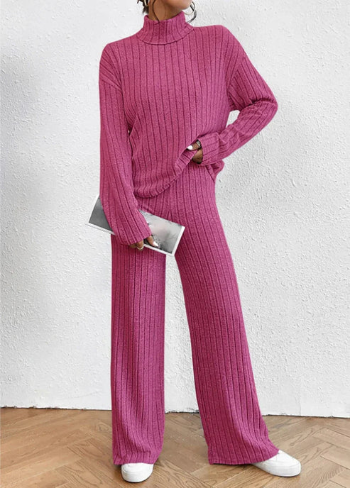 Stilfullt og komfortabelt dame sett med rullkrage. Egnet for både fritid og mer elegante anledninger.