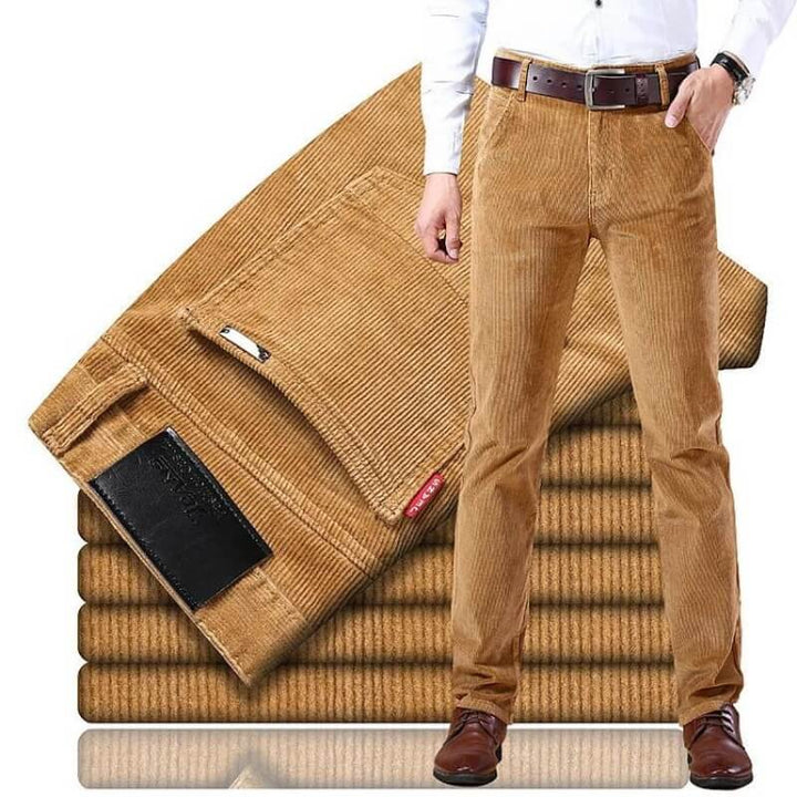 Mørkeblå cordfløyel jeans for herre, mid-rise passform. Klassisk, komfortabel stil for hverdagsbruk. Robust herrejeans.