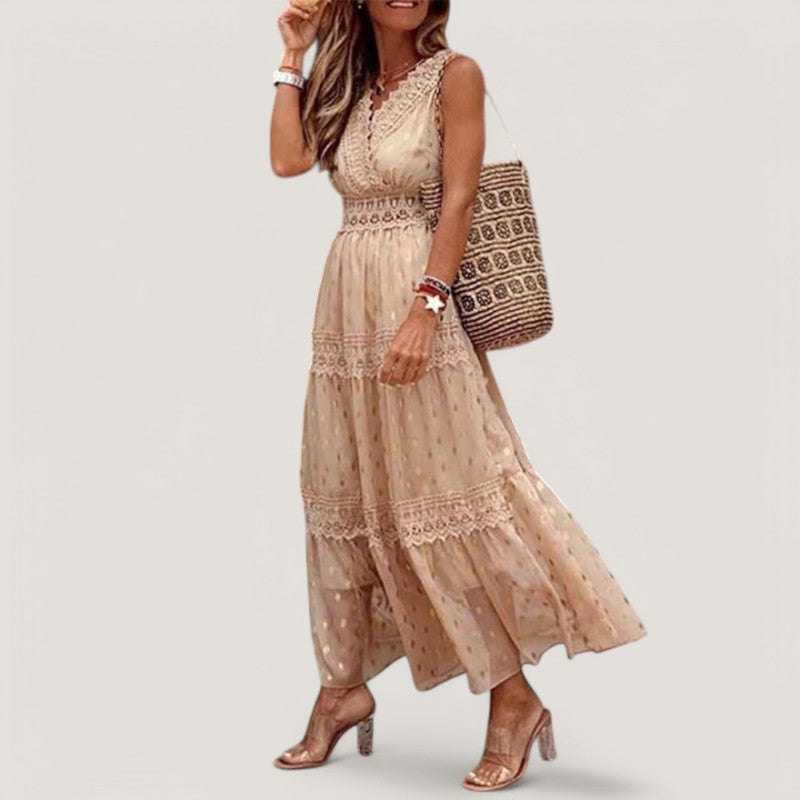 Feminin bomullskjole i boho-stil, en lang sommerkjole for kvinner, ideell for festival.