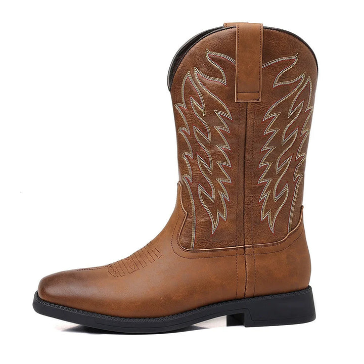 Herre cowboystøvler med spiss tå og vestlig stil, ideelle for en casual og trendy look.