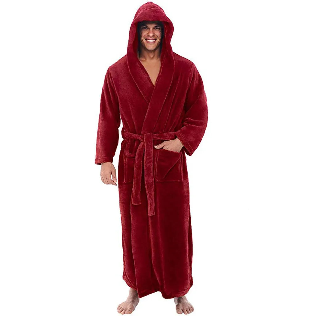 Elegant lang morgenkåpe for menn i flanell, med hette for ekstra varme og stil.