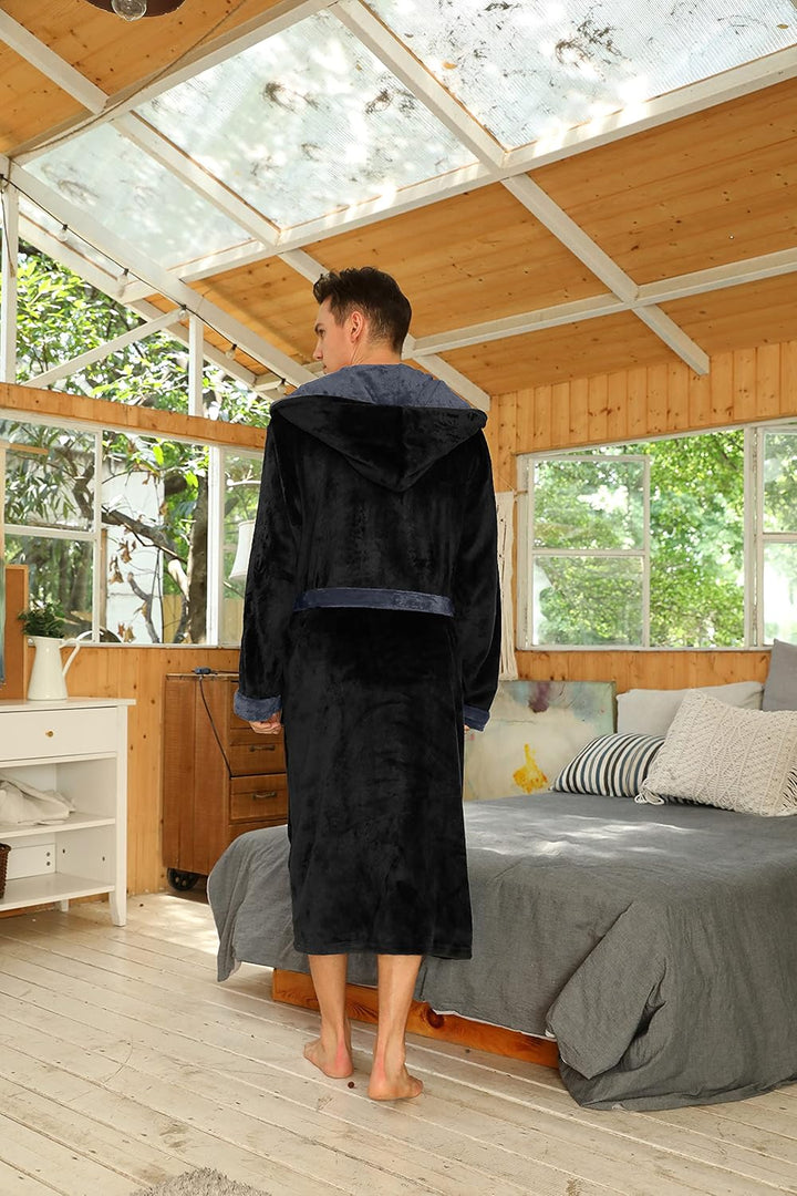 Høst/vinter herre morgenkåpe, tofarget design med hette for ekstra varme.