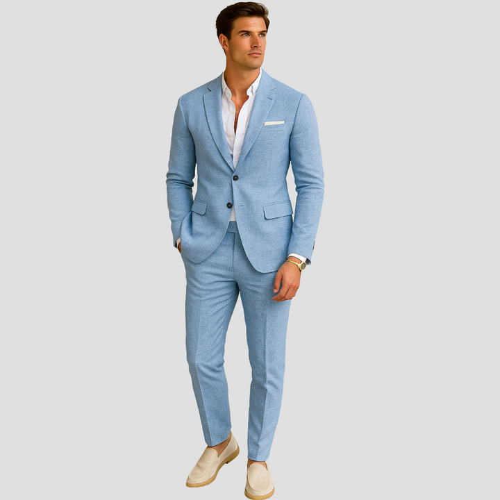 Elegant lyseblå herredress med to knapper, perfekt for formell mote eller smart casual vår/sommer.