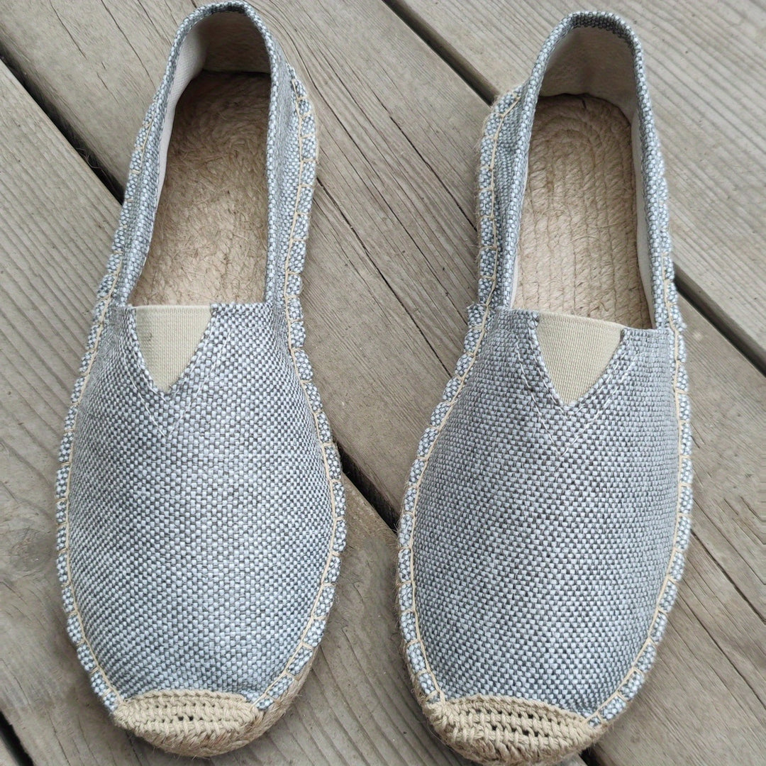 Hvite espadriller for menn, lette og moderne slip-ons som passer til sommerens antrekk.