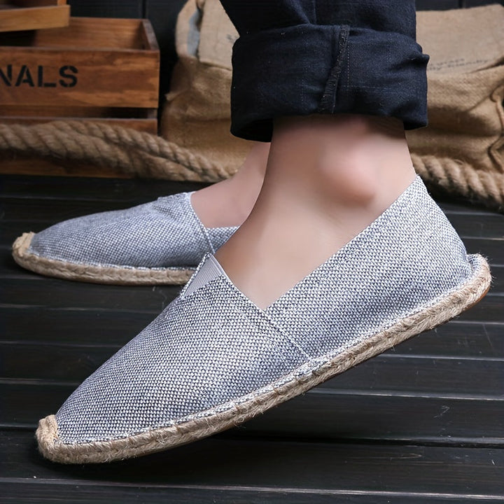 Klassiske herre espadriller med slitesterk såle, komfortable for lange sommerdager og fritid.