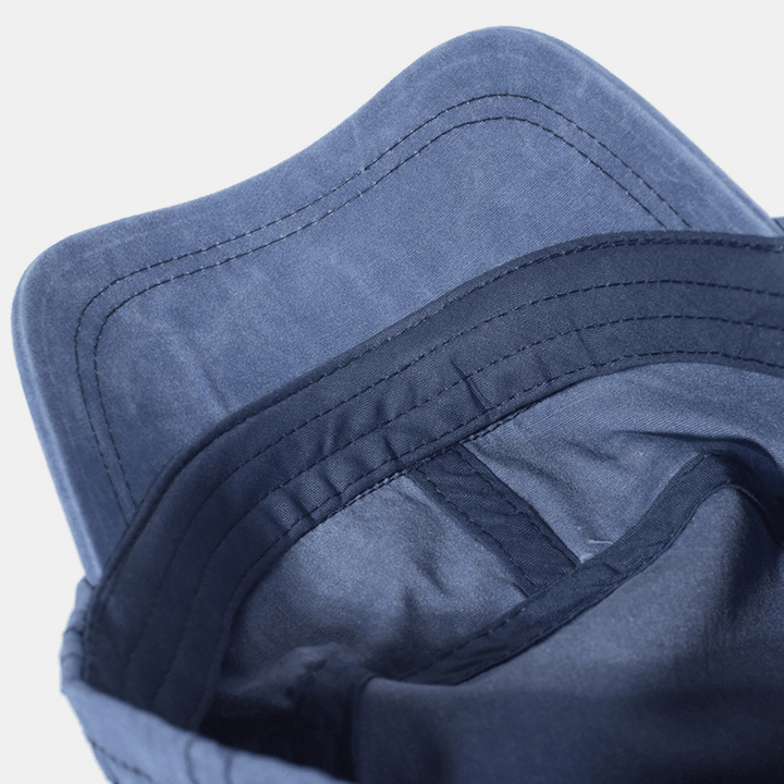 Militærstil flat cap for menn. Stilfull og uformell herrehatt i slitesterkt design.