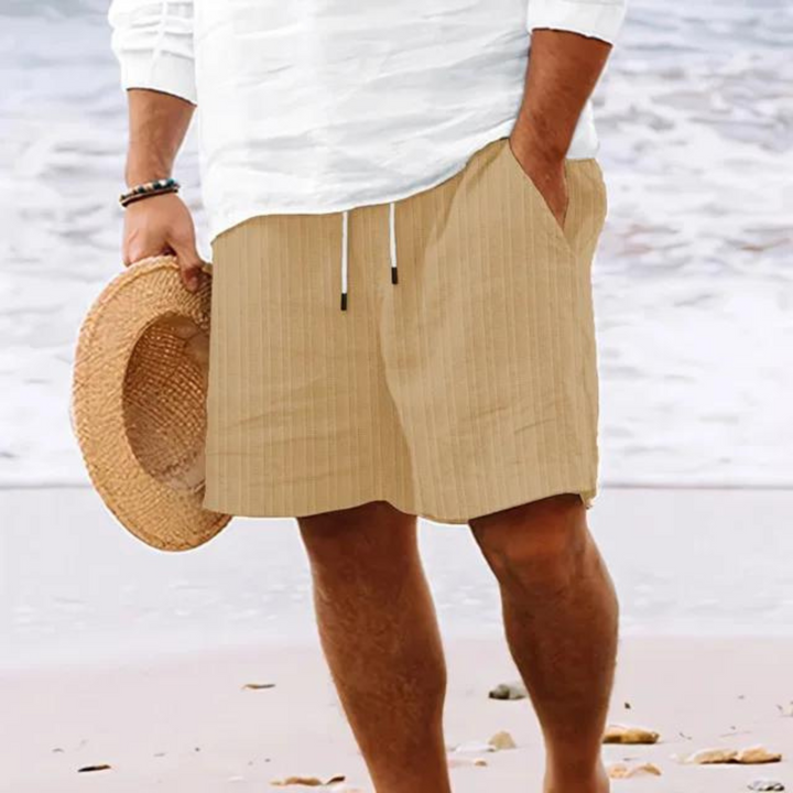 Enkel og stilren herreshorts, lett og komfortabel, ideell for den moderne mann om sommeren.
