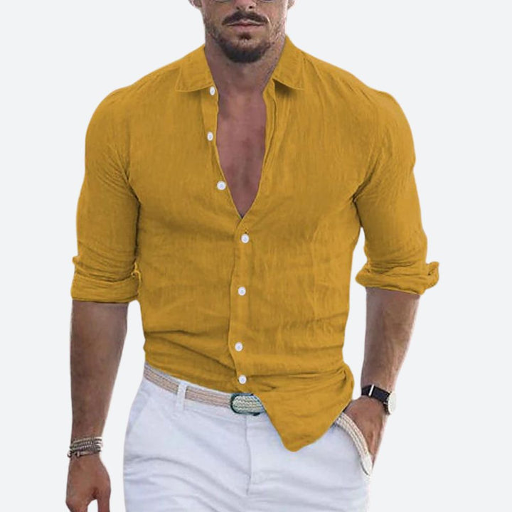 Komfortabel herreskjorte med stilfull turn-down krage og kort erme. Ideell for en avslappet look.