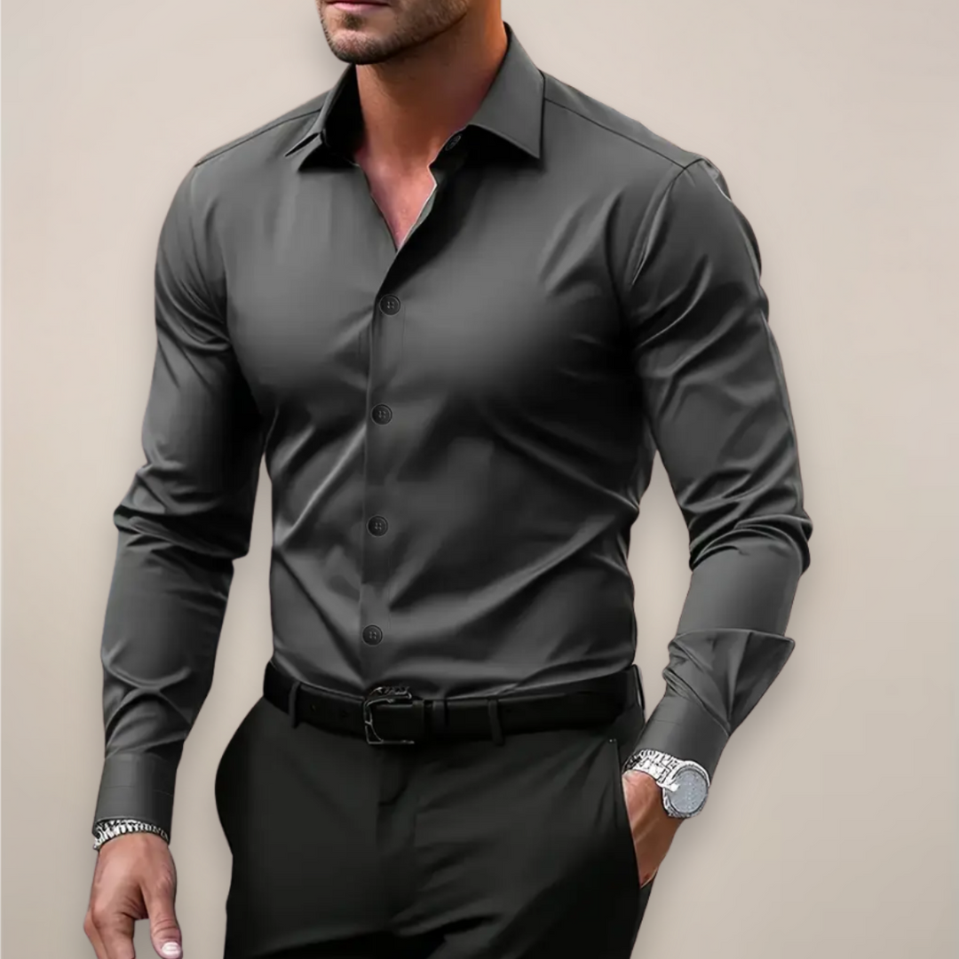 Stilig slim fit herreskjorte. Langermet vårskjorte i elegant design for menn, perfekt for business casual.