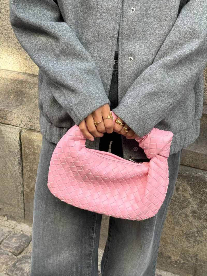 Motebevisst vevd dameveske. Chic og elegant minihåndveske, ideell for utekvelder og sosiale arrangementer.