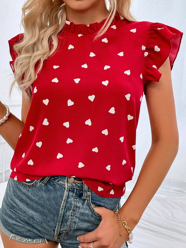 Feminin dypblå damebluse med stilige volanger på ermene. Ideell for en elegant sommerstil.