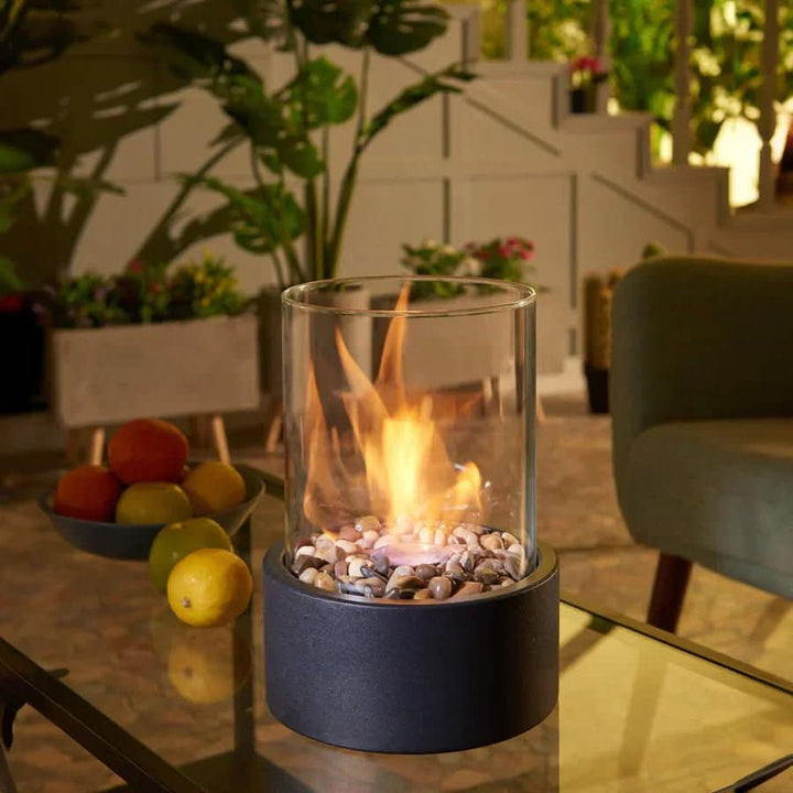 Røykfri bioetanol bordpeis med minimalistisk design. Miljøvennlig innendørs peis med ekte flammer.