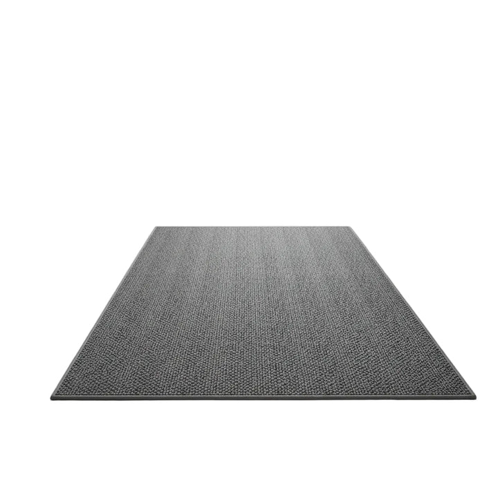 Moderne geometrisk inngangsmatte i gråtoner. Sklisikker og absorberende gulvmatte for rent hjem.