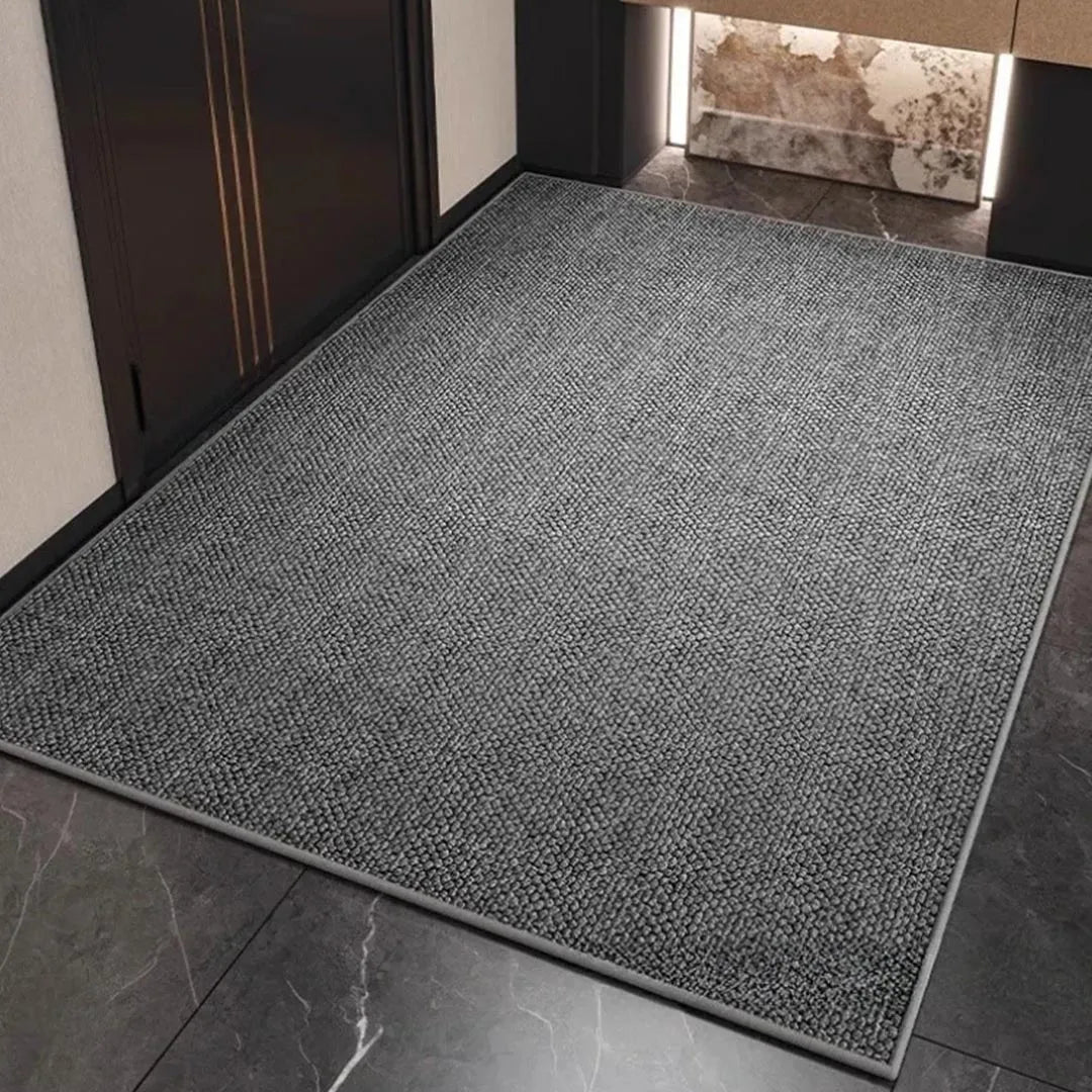 Stilren absorberende gulvmatte med geometrisk mønster. Effektiv for å holde inngangen ren.