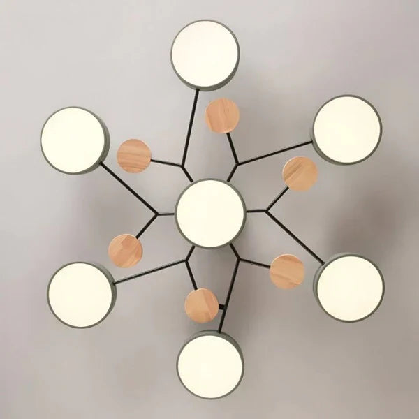 Minimalistisk design taklampe med integrert LED, justerbare armer skaper fleksibelt lys.