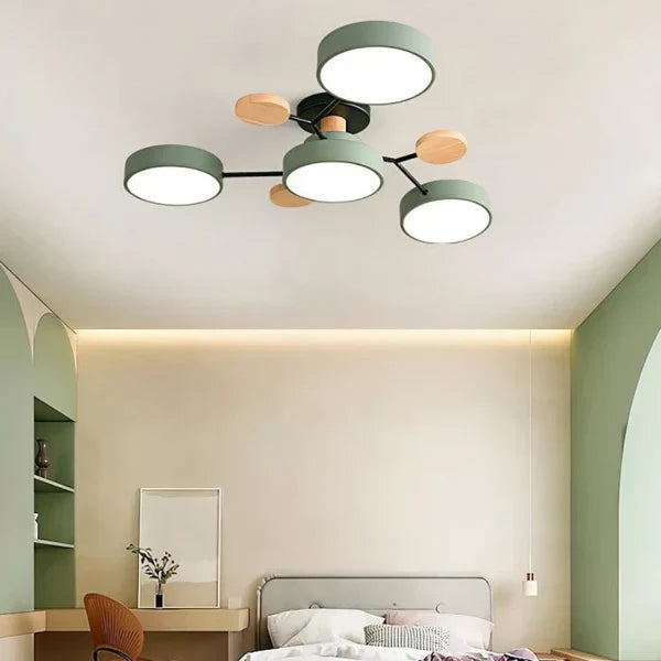Design taklampe med justerbare LED-armer; dimbar funksjon for fleksibel og stemningsfull belysning.