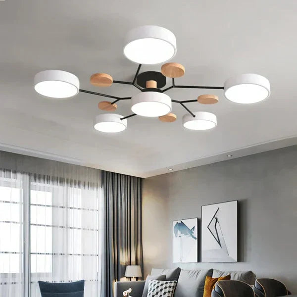 Moderne og funksjonell LED-taklampe, justerbare armer gir skreddersydd lys i hjemmet.