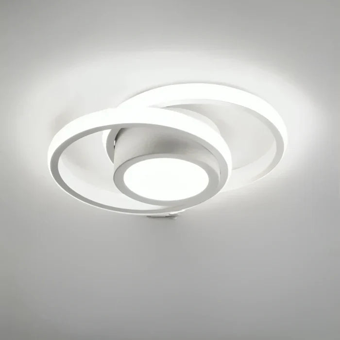 Elegant LED taklampe med dobbel ring. Perfekt for stue, soverom eller gangbelysning.