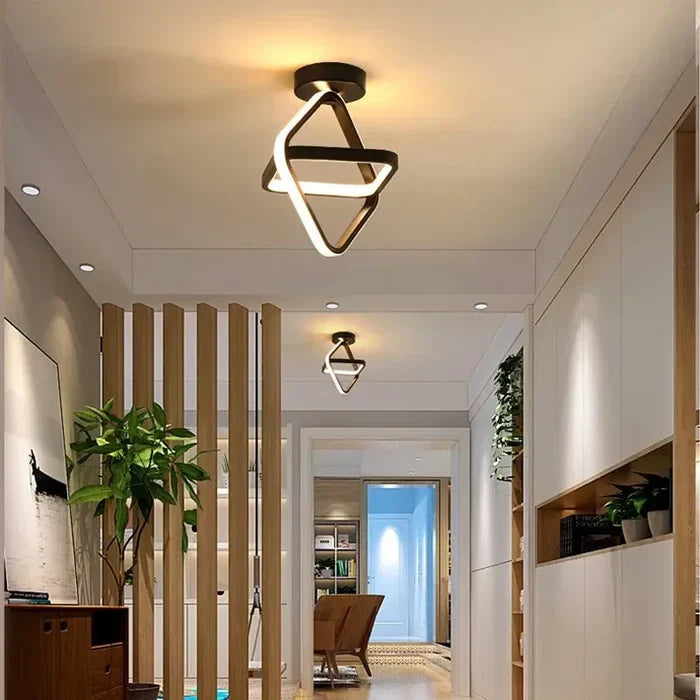 Energibesparende dobbel ring LED taklampe. Gir varmhvit, behagelig lys i ethvert rom.
