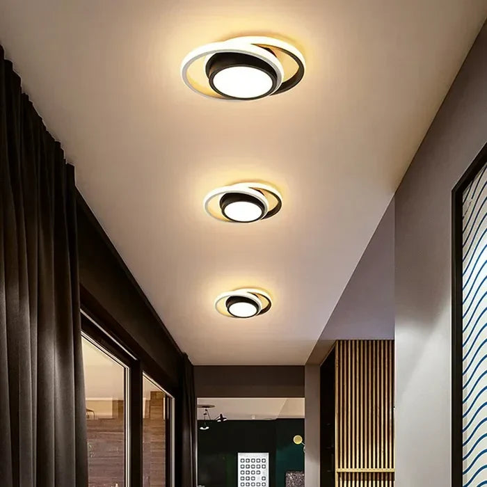 Stilfull dobbel ring LED taklampe. Ideell for kontor, stue eller som moderne taklys.
