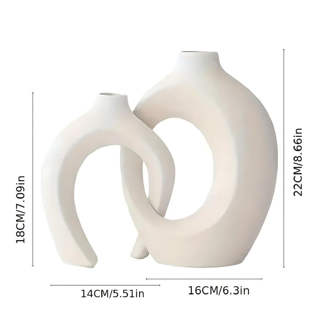 Elegant dekorasjonssett med moderne vaser. Skap stilrent interiør i stuen eller kontoret med dette unike designet.