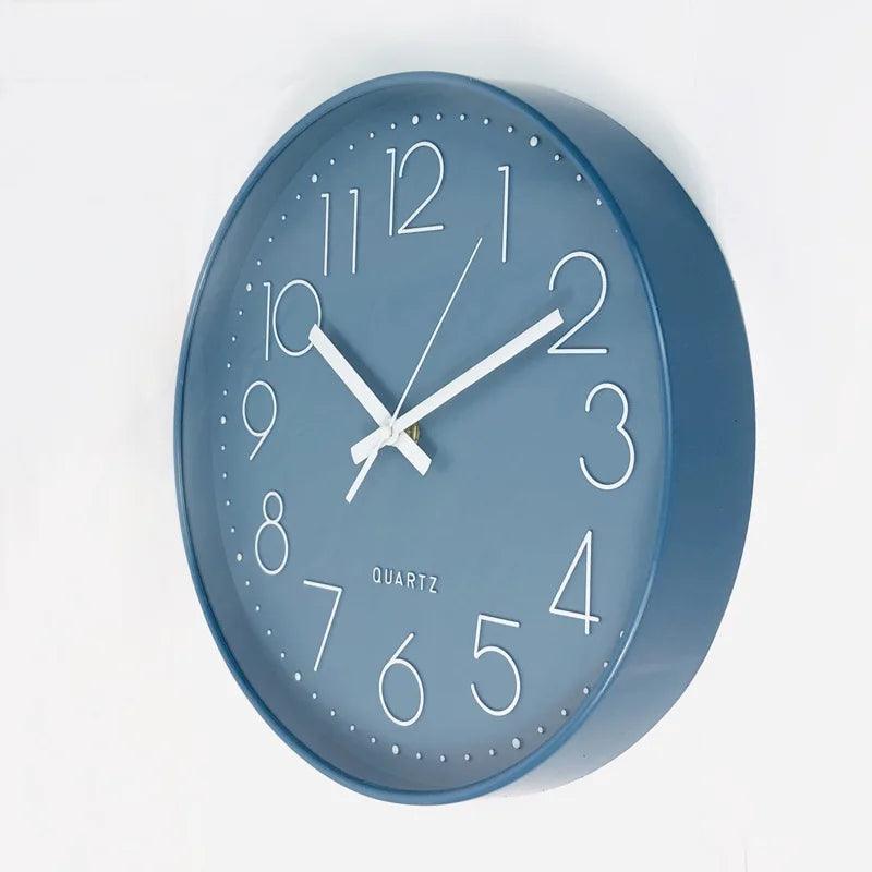 30 cm minimalistisk veggklokke i moderne stil, en lydløs og dekorativ detalj til interiøret.