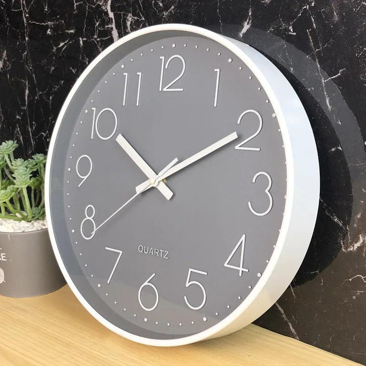 Allsidig 30cm lydløs veggklokke, moderne og minimalistisk, passer til ulike rom og stiler.