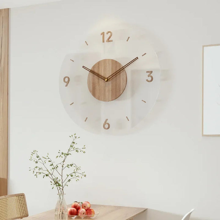 Enkel, moderne veggklokke med minimalistisk uttrykk, ideell for stilren innredning.