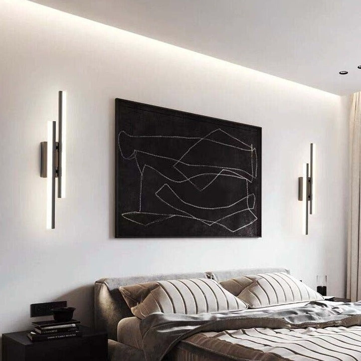 Slank moderne LED vegglampe. Minimalistisk design passer perfekt til moderne hjemmeinnredning og soverom.
