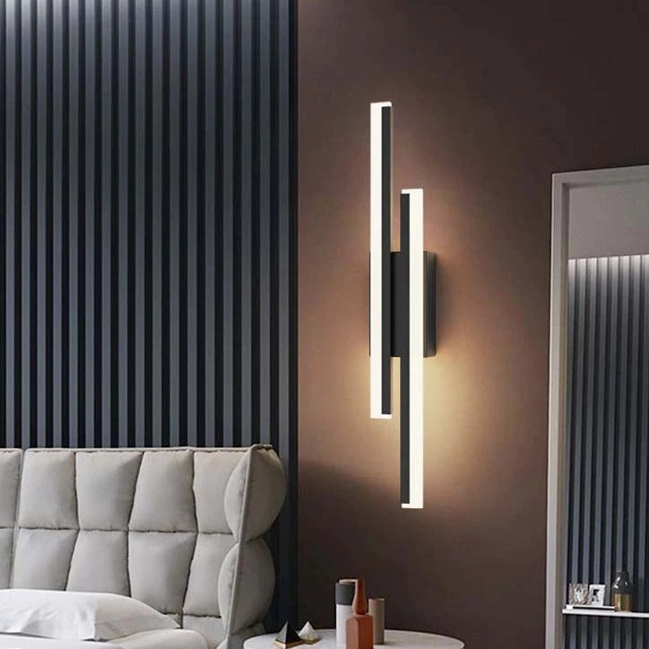 Moderne LED vegglampe, en del av et sett for konsistent innendørsbelysning i gang, stue eller soverom.