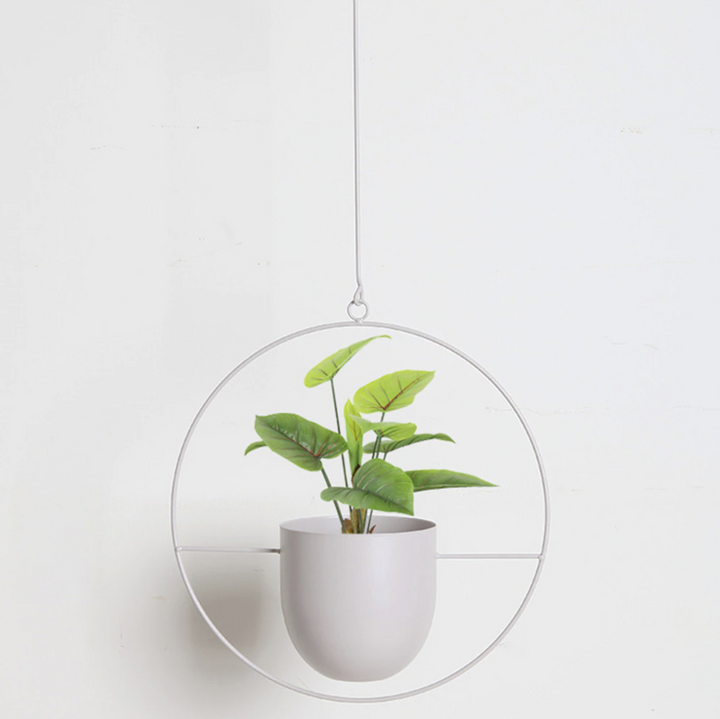 Design veggplanteholder for et moderne hjem. Ideell for små potteplanter i et minimalistisk interiør.