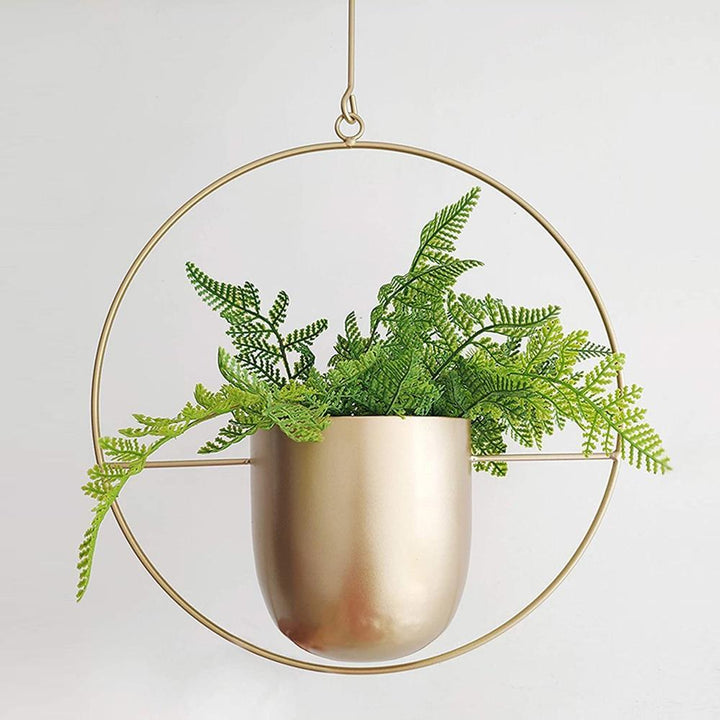 Enkel og elegant vegghengt planteholder. Fremhev skjønnheten i dine innendørs planter med stil.