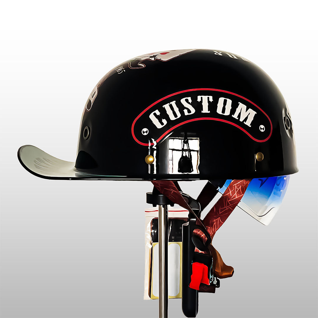 Motorsyklist med en stilig baseballcaps mc hjelm. Komfortabel unisex åpen hjelm for urbane turer. ECE/DOT.