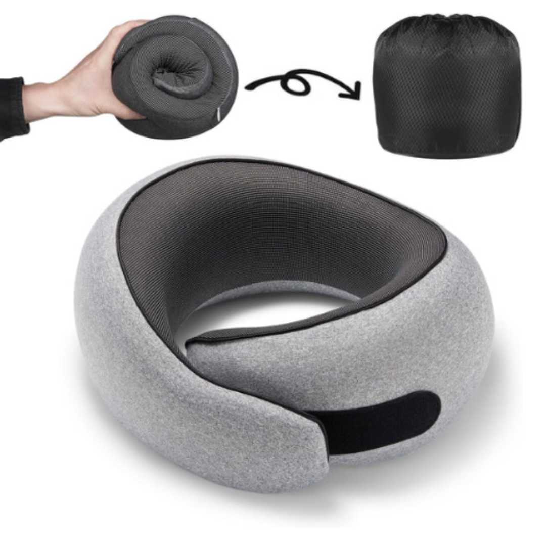 U-formet reisepute i memory foam for optimal nakkestøtte og komfortabel hvile på fly eller biltur.