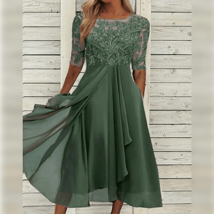 Strålende midi kjole i blonde og luftig chiffon, perfekt for en elegant og komfortabel stil.