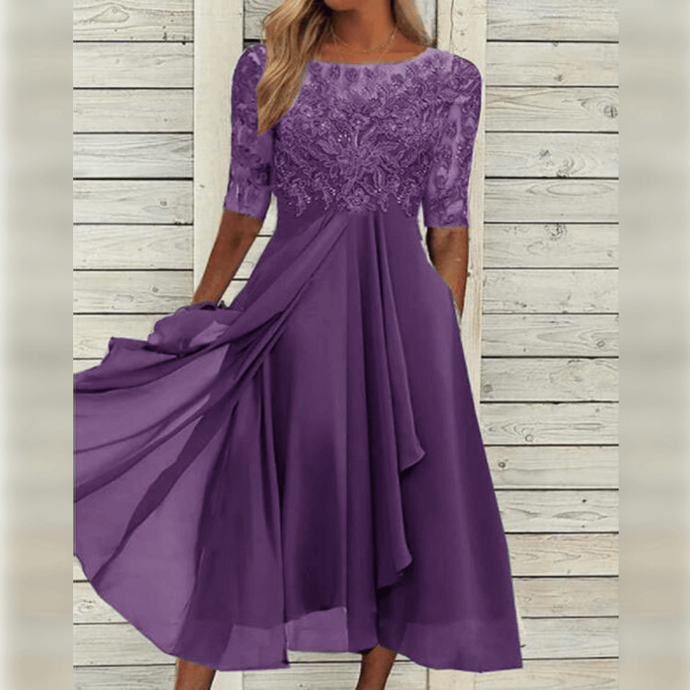 Luftig midi kjole i chiffon med delikate blondedetaljer, ideell som sommerkjole for kvinner.