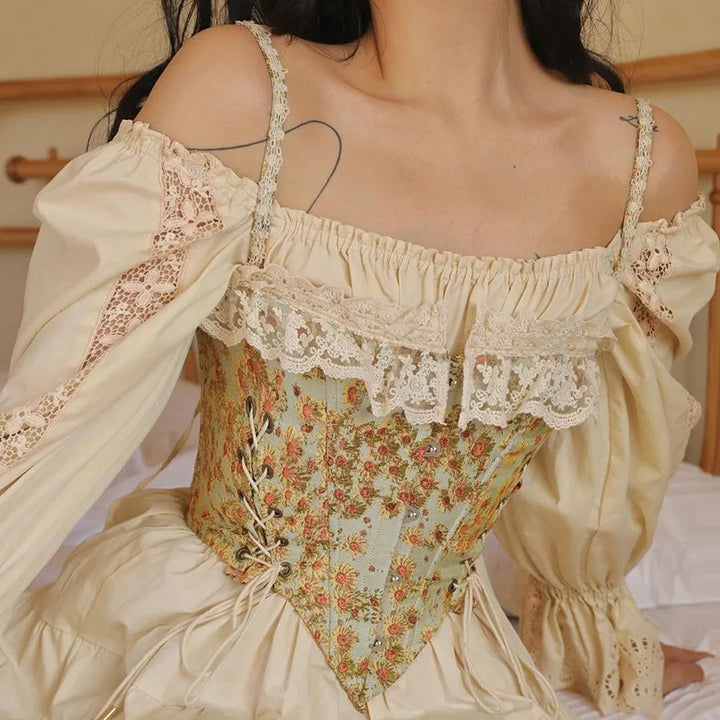 Vakkert blomstret korsett med snøring og blonder. Klassisk vintage design, feminint og elegant for kvinner.