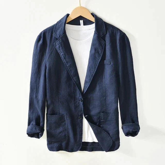 En tidløs, uformell herreblazer i beige, perfekt for overgangssesongene og en fresh, hverdagslig stil.