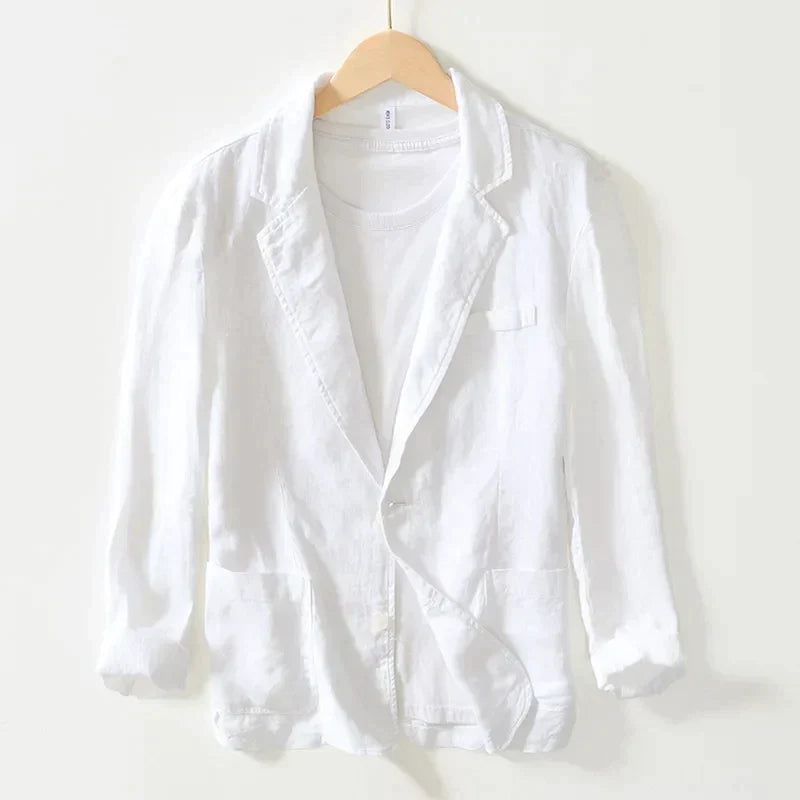 Nærbilde av teksturen på en grå casual herreblazer, som viser stoffkvaliteten og de fine detaljene.
