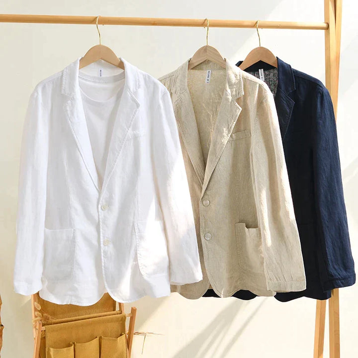 Allsidig herreblazer i klassisk snitt, lett å kombinere med jeans eller chinos for en moderne look.