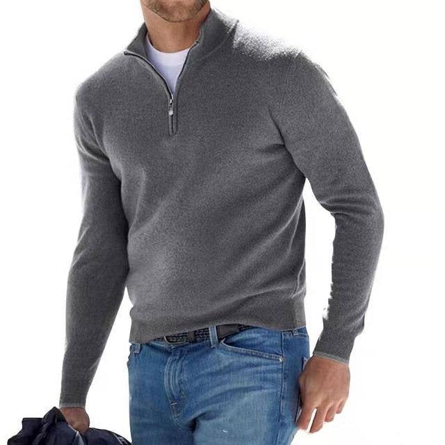 Nærbilde av glidelås og V-hals på en elegant menns pullover genser. Komfortabel passform.