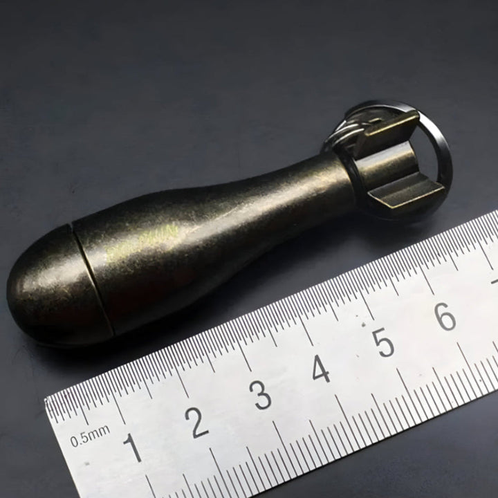 Vanntett brannstarter nøkkelring. Essensielt overlevelsesutstyr for camping, fotturer og EDC.